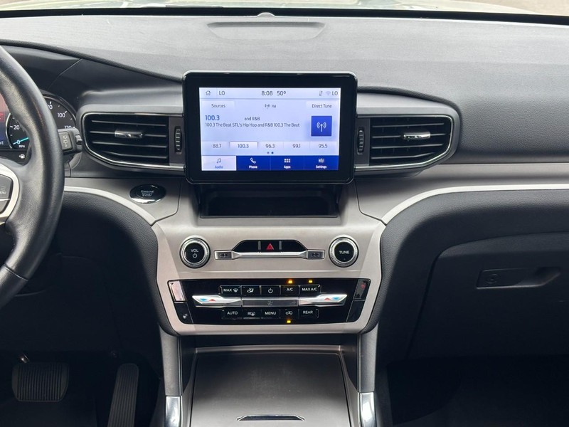 Ford Explorer Vehicle Full-screen Gallery Image 14