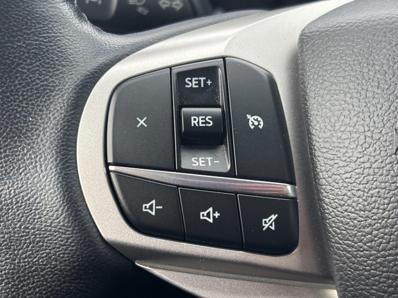 Ford Explorer Vehicle Full-screen Gallery Image 18