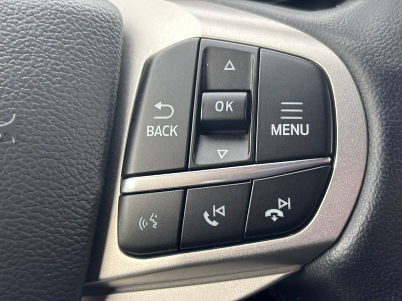 Ford Explorer Vehicle Full-screen Gallery Image 19