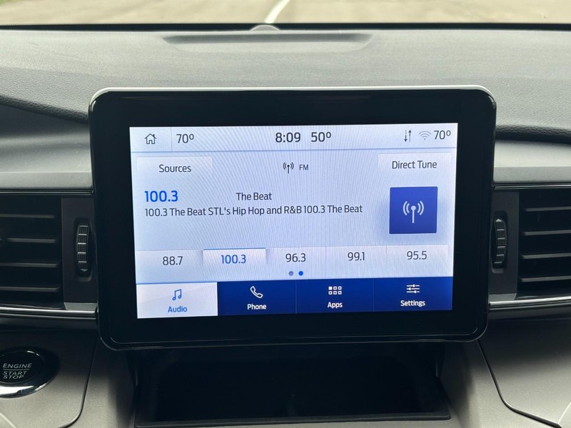 Ford Explorer Vehicle Full-screen Gallery Image 21