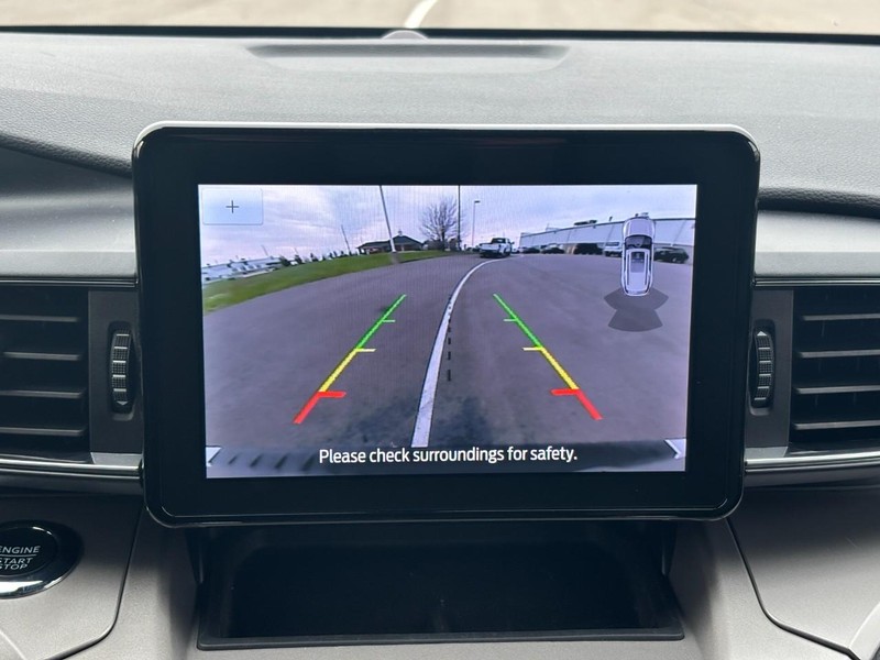 Ford Explorer Vehicle Full-screen Gallery Image 22