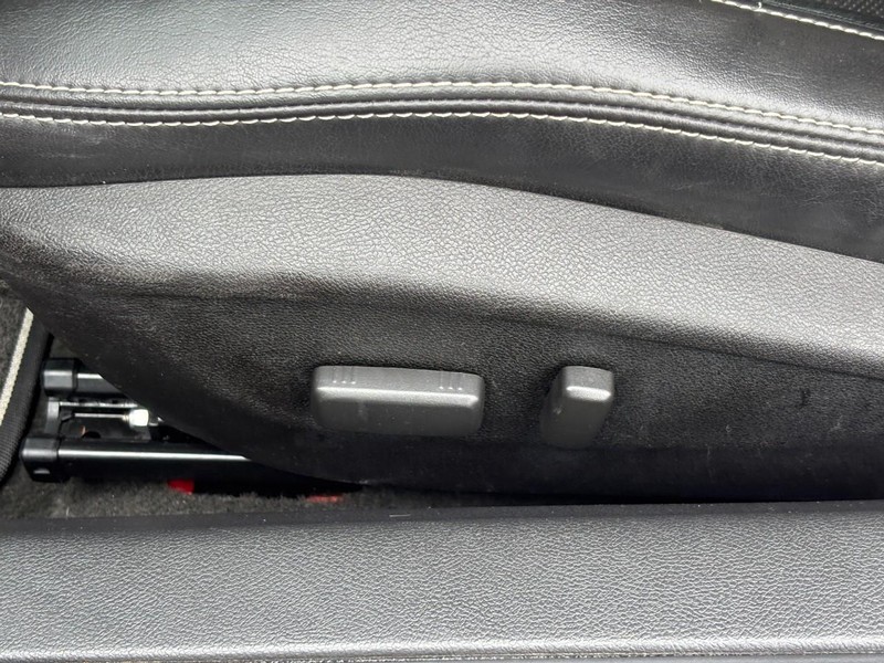 Chevrolet Camaro Vehicle Full-screen Gallery Image 13