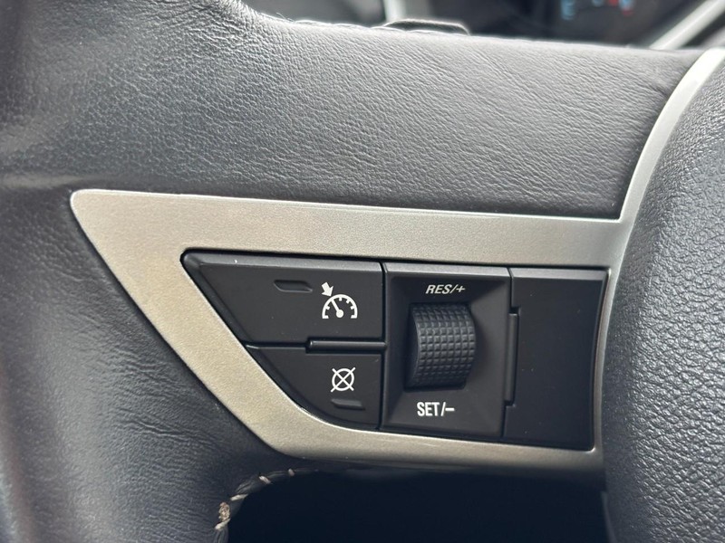 Chevrolet Camaro Vehicle Full-screen Gallery Image 15