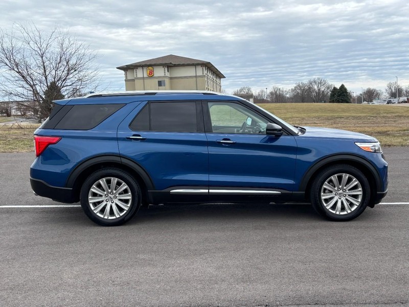 Ford Explorer Vehicle Full-screen Gallery Image 02