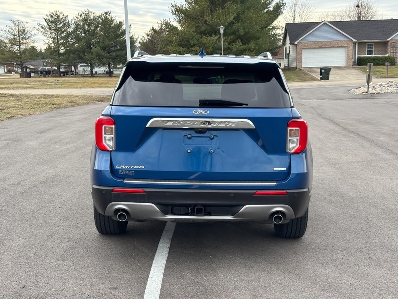 Ford Explorer Vehicle Full-screen Gallery Image 04