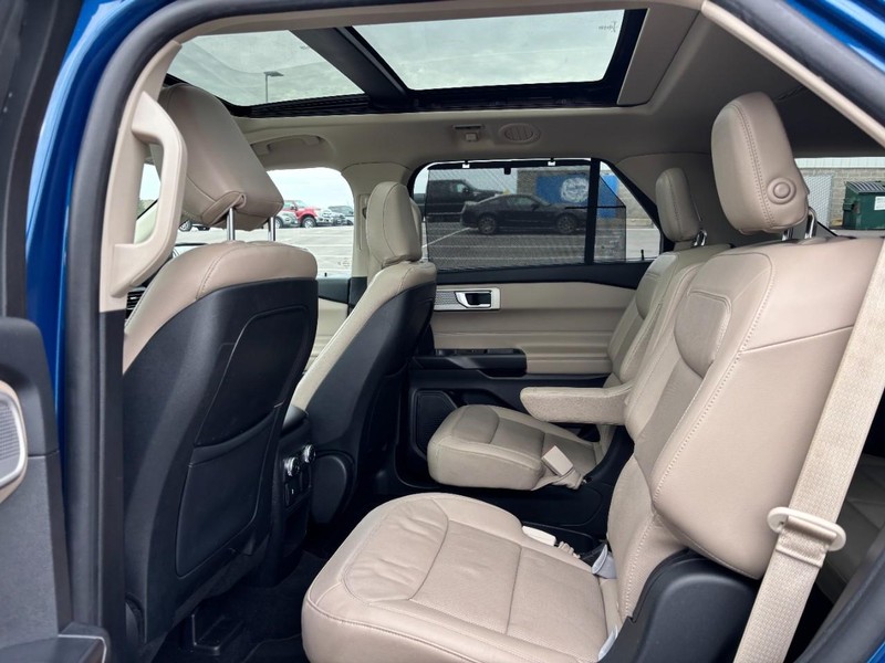 Ford Explorer Vehicle Full-screen Gallery Image 11