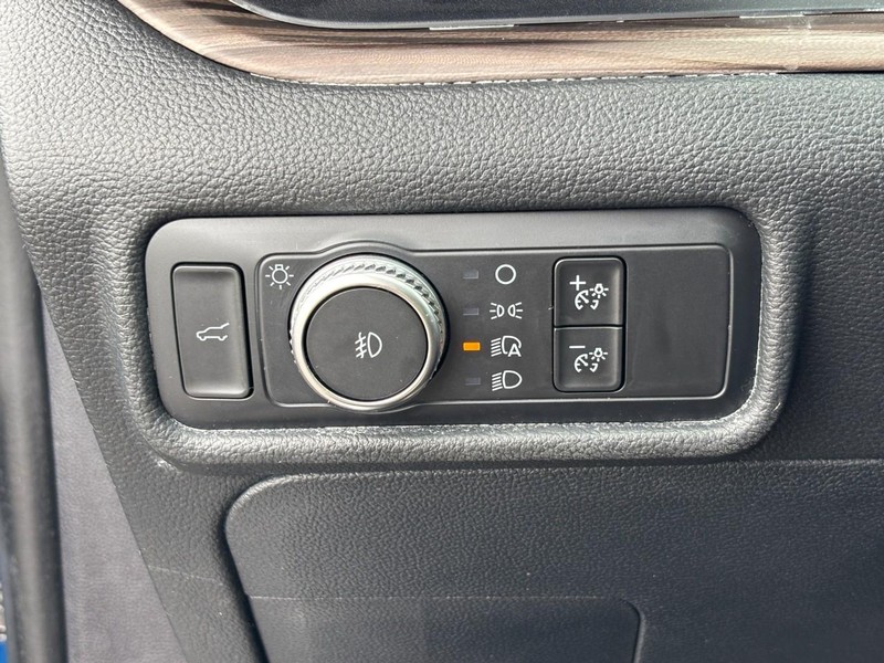 Ford Explorer Vehicle Full-screen Gallery Image 18