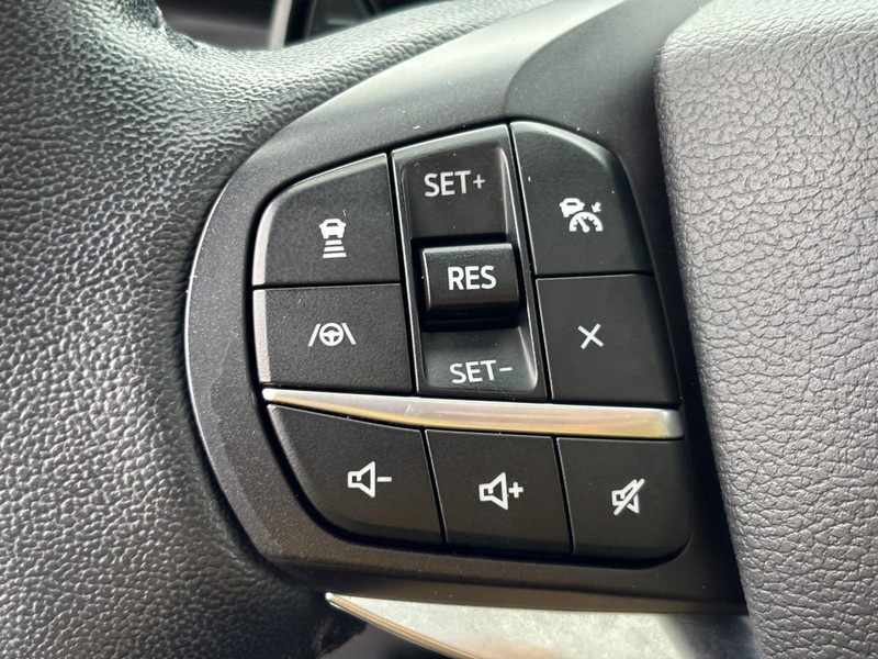 Ford Explorer Vehicle Full-screen Gallery Image 19