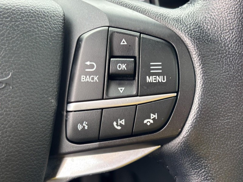 Ford Explorer Vehicle Full-screen Gallery Image 21