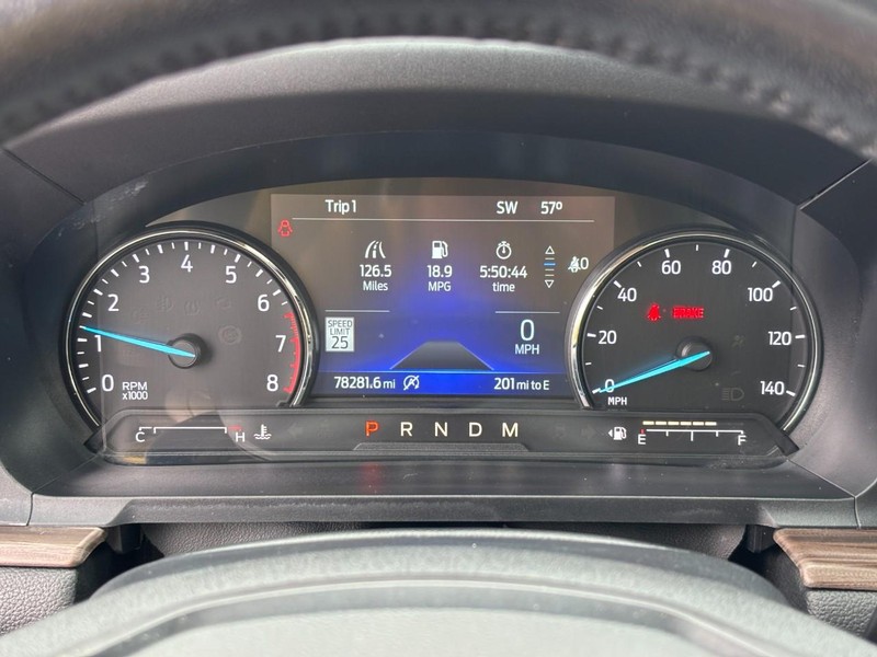 Ford Explorer Vehicle Full-screen Gallery Image 22