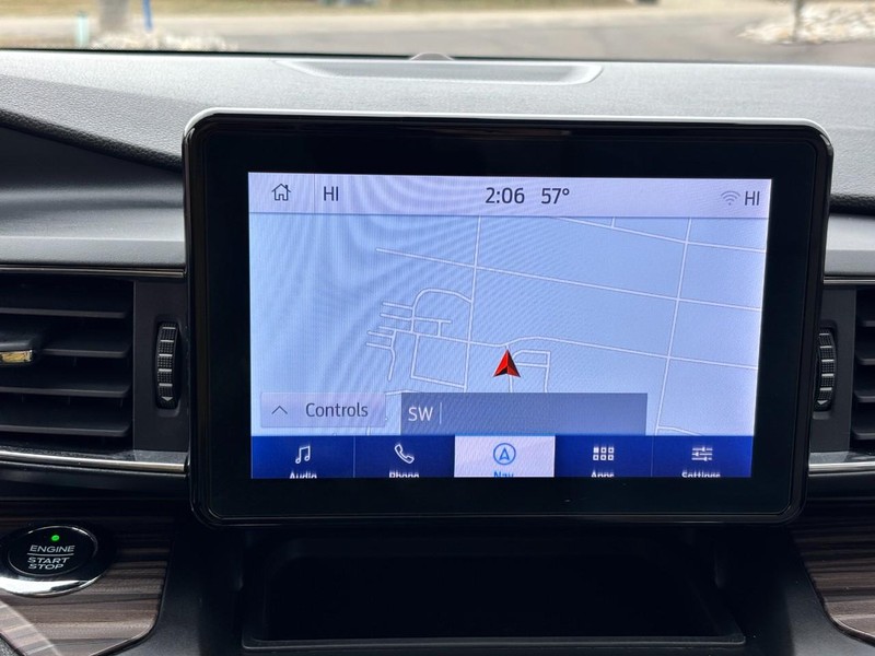 Ford Explorer Vehicle Full-screen Gallery Image 24