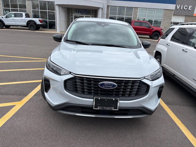 Ford Escape Vehicle Full-screen Gallery Image 02