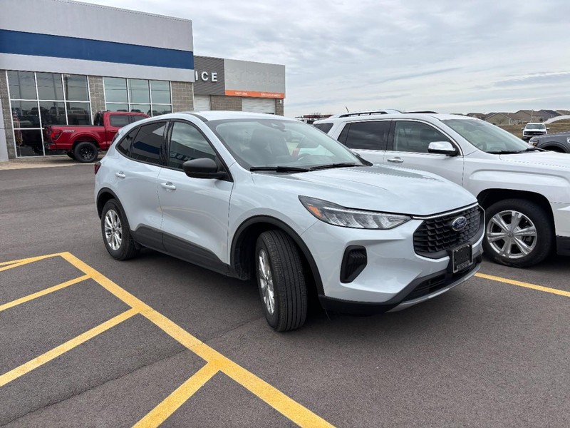 Ford Escape Vehicle Full-screen Gallery Image 03