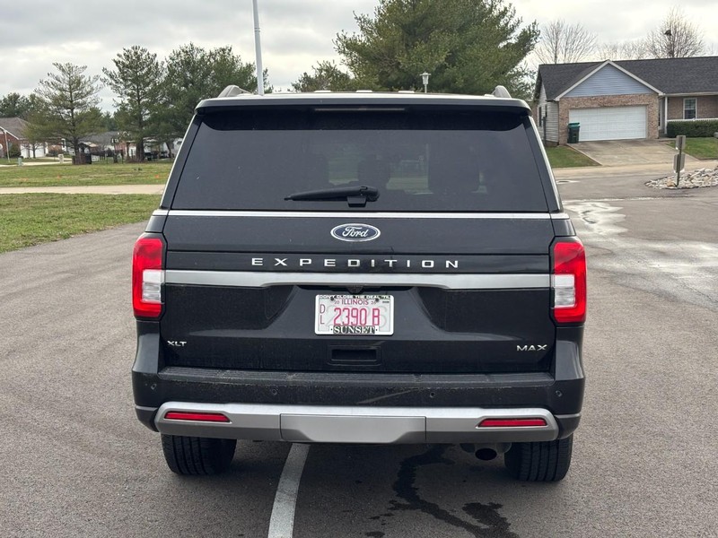 Ford Expedition Max Vehicle Full-screen Gallery Image 04