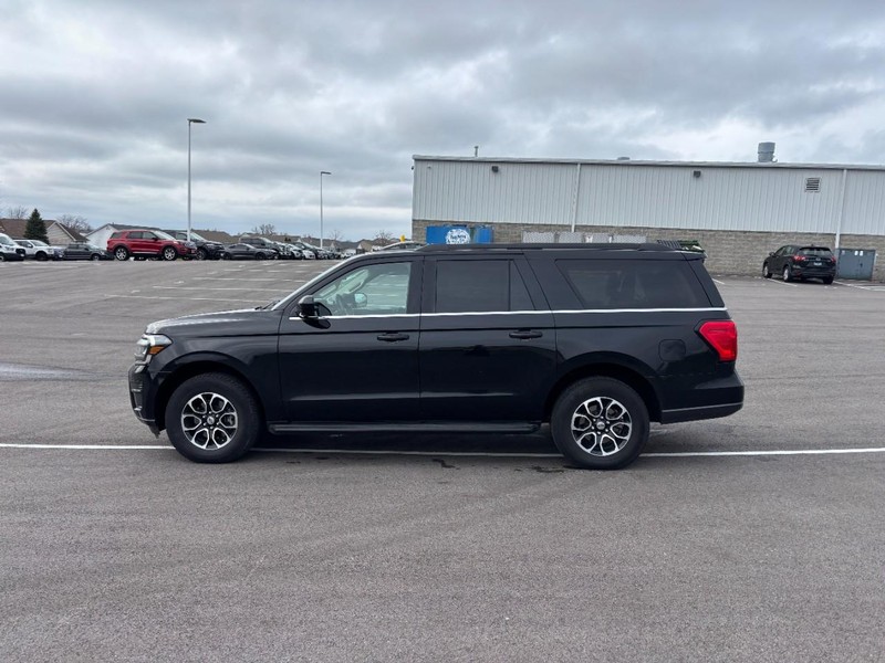 Ford Expedition Max Vehicle Full-screen Gallery Image 06