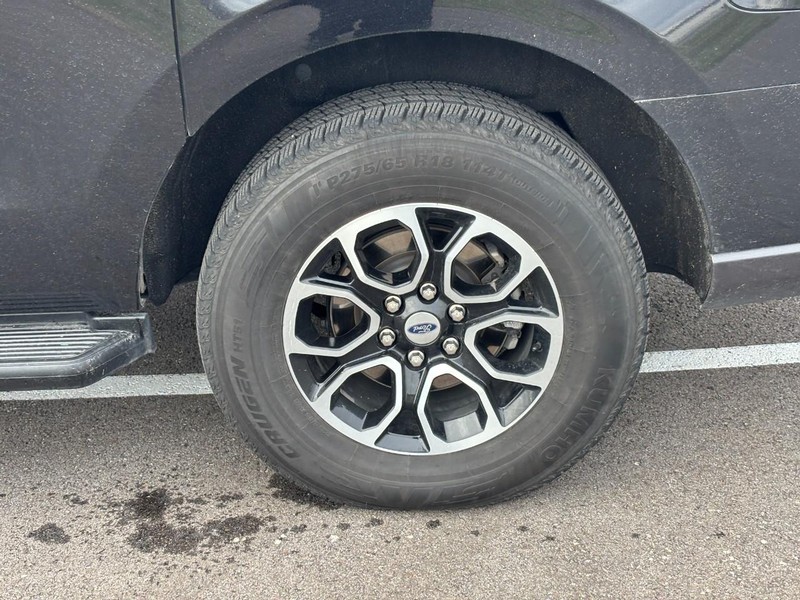 Ford Expedition Max Vehicle Full-screen Gallery Image 09