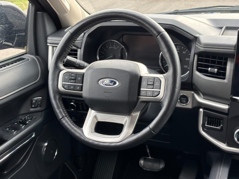 Ford Expedition Max Vehicle Full-screen Gallery Image 13