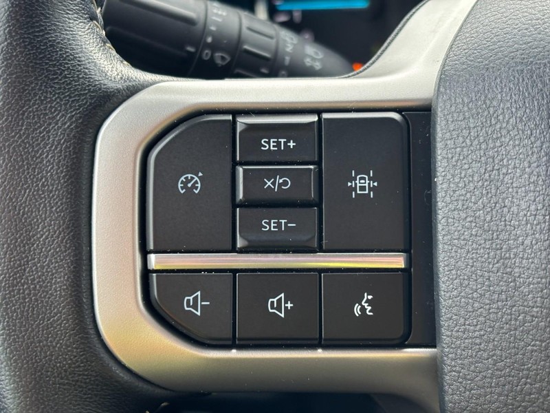 Ford Expedition Max Vehicle Full-screen Gallery Image 18