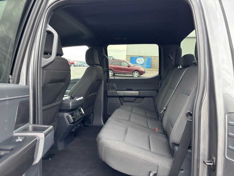 Ford F-150 Vehicle Full-screen Gallery Image 10