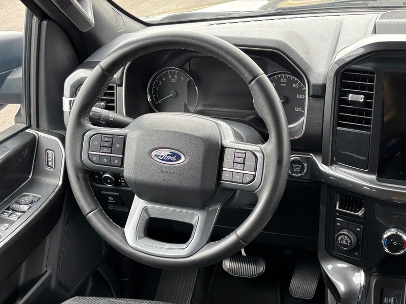 Ford F-150 Vehicle Full-screen Gallery Image 12