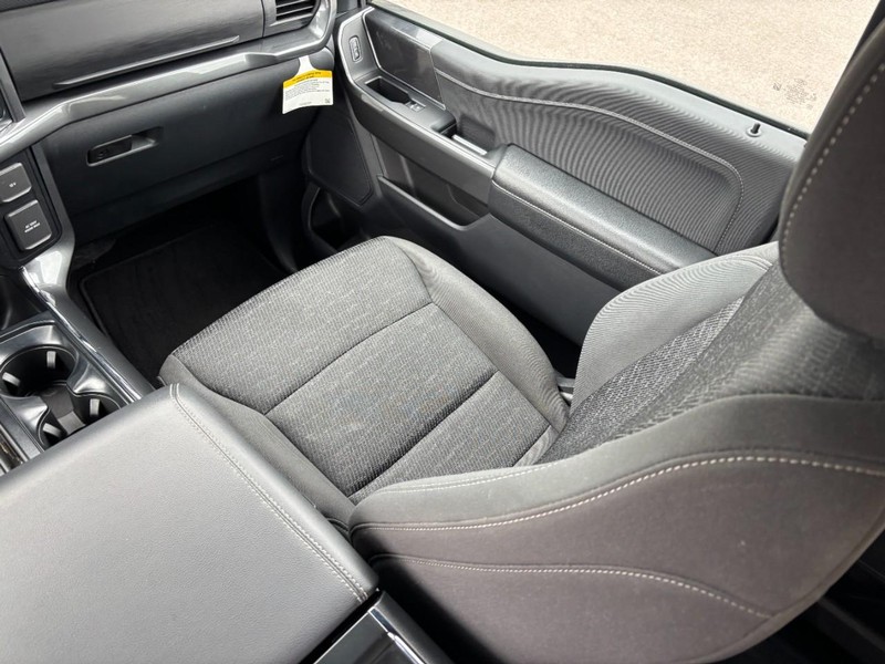 Ford F-150 Vehicle Full-screen Gallery Image 14