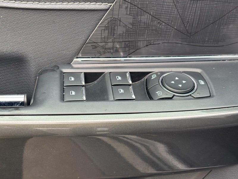 Ford F-150 Vehicle Full-screen Gallery Image 16