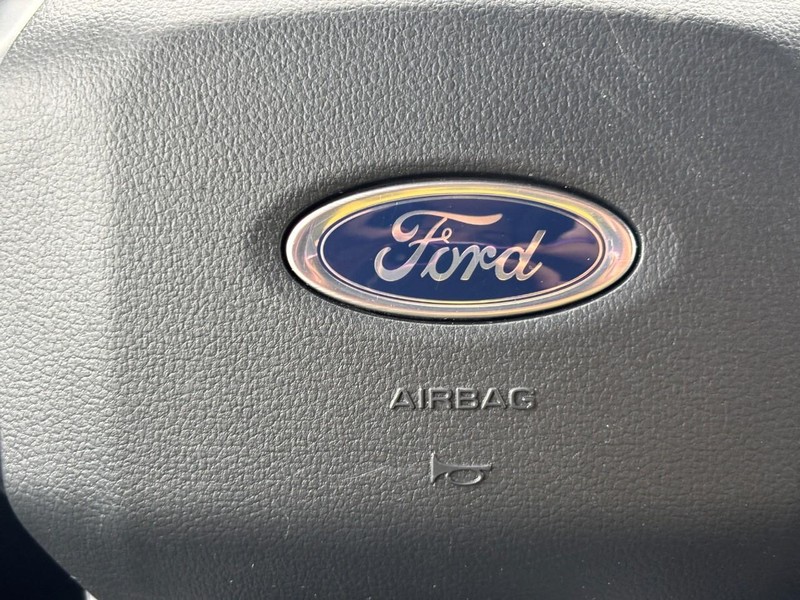 Ford F-150 Vehicle Full-screen Gallery Image 19