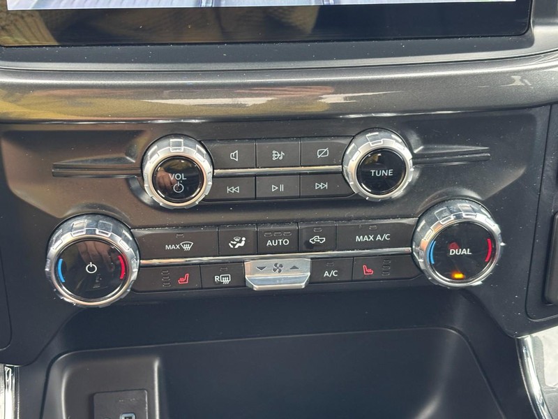 Ford F-150 Vehicle Full-screen Gallery Image 24