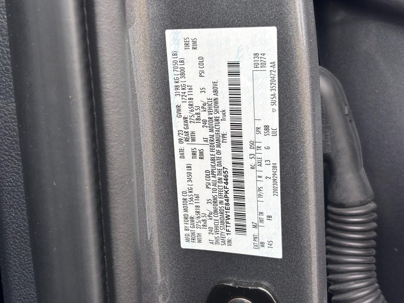 Ford F-150 Vehicle Full-screen Gallery Image 25