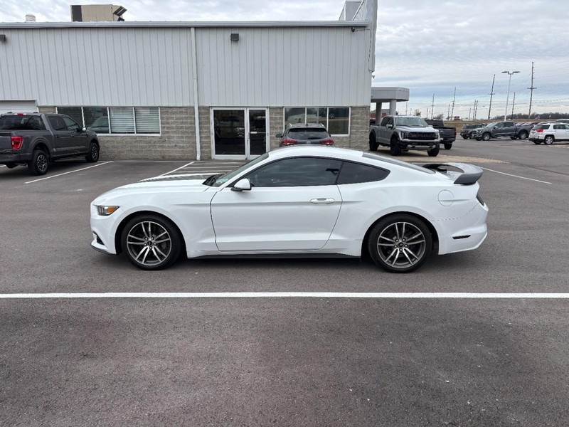 Ford Mustang Vehicle Full-screen Gallery Image 06