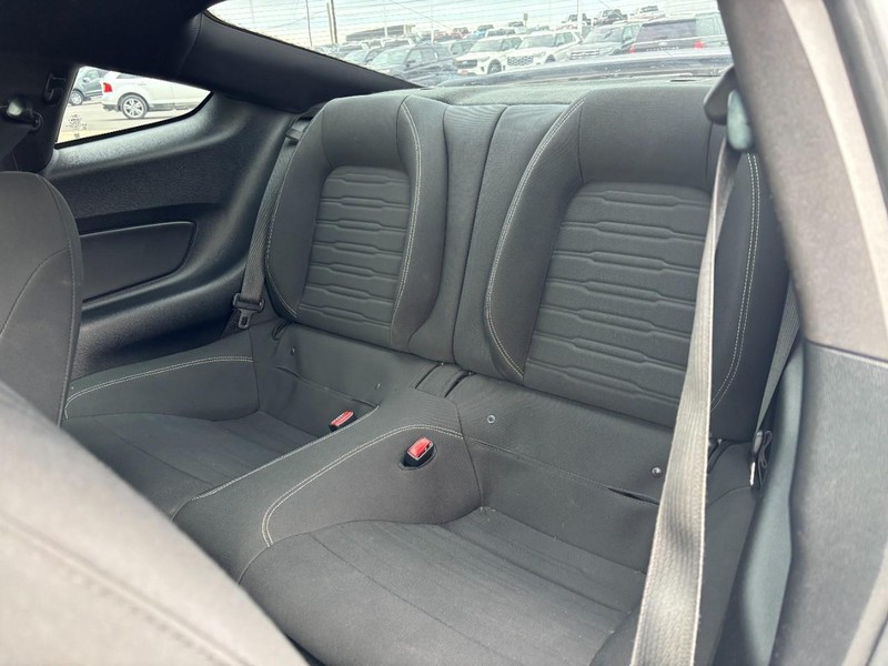 Ford Mustang Vehicle Full-screen Gallery Image 10