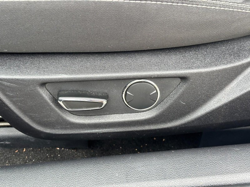 Ford Mustang Vehicle Full-screen Gallery Image 13