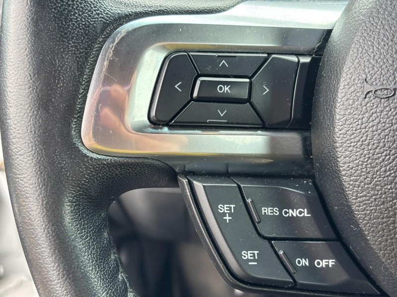 Ford Mustang Vehicle Full-screen Gallery Image 16