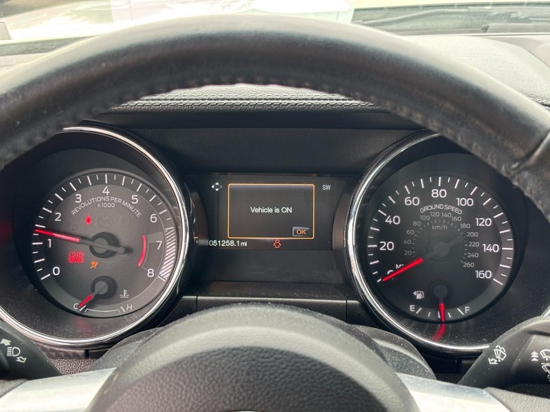 Ford Mustang Vehicle Full-screen Gallery Image 19