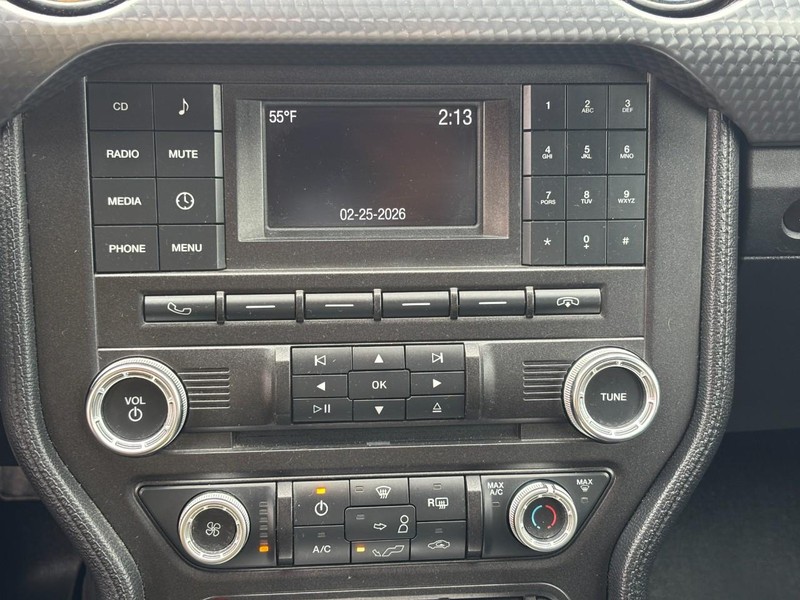 Ford Mustang Vehicle Full-screen Gallery Image 20