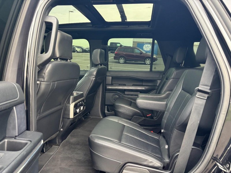 Ford Expedition Vehicle Full-screen Gallery Image 11