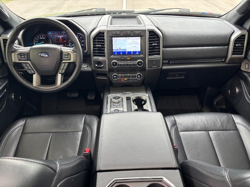 Ford Expedition Vehicle Full-screen Gallery Image 12