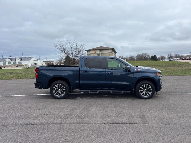 Chevrolet Silverado 1500 Vehicle Full-screen Gallery Image 02