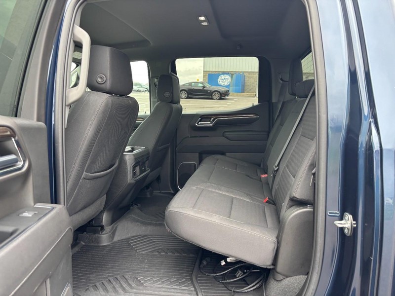 Chevrolet Silverado 1500 Vehicle Full-screen Gallery Image 10