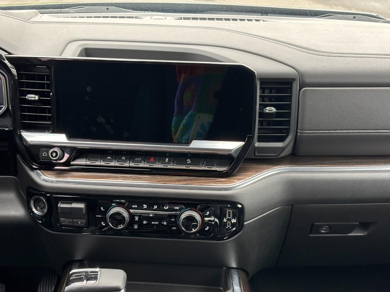 Chevrolet Silverado 1500 Vehicle Full-screen Gallery Image 13