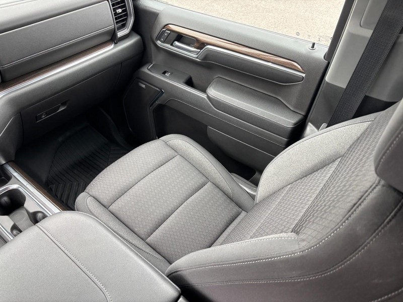 Chevrolet Silverado 1500 Vehicle Full-screen Gallery Image 14