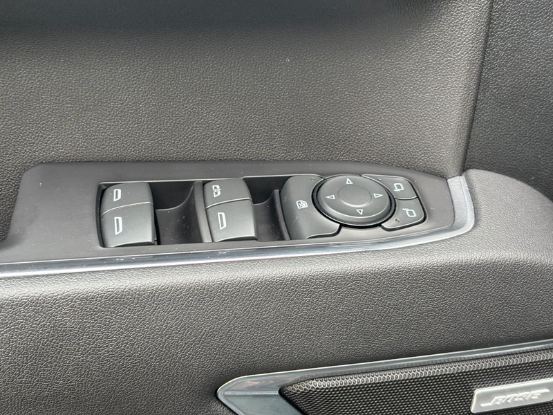 Chevrolet Silverado 1500 Vehicle Full-screen Gallery Image 16