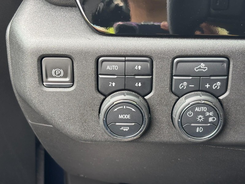 Chevrolet Silverado 1500 Vehicle Full-screen Gallery Image 17