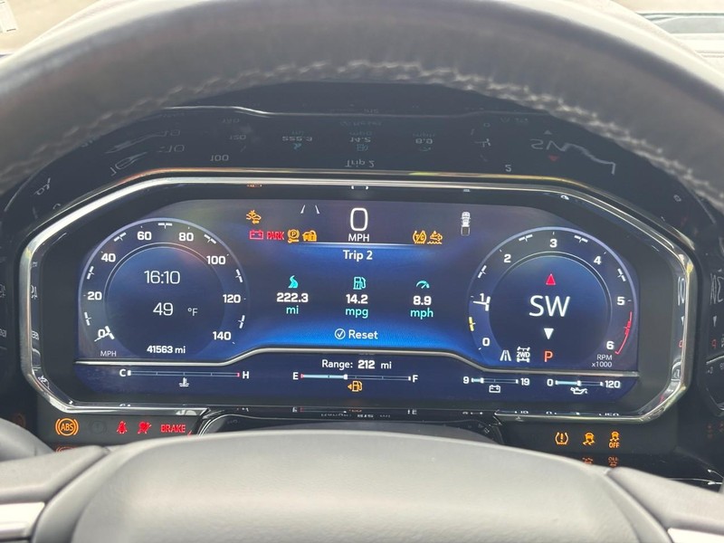 Chevrolet Silverado 1500 Vehicle Full-screen Gallery Image 20