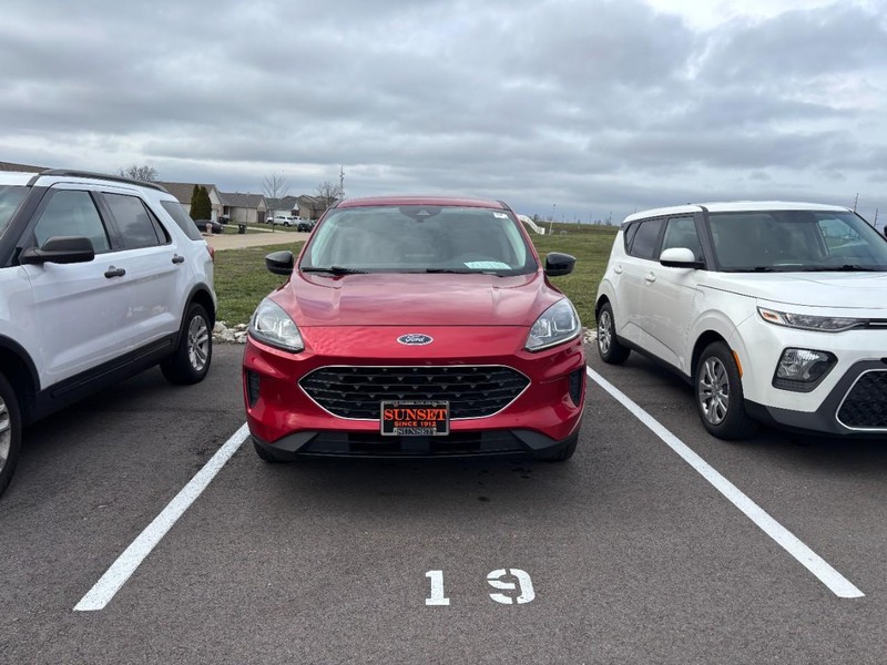 Ford Escape Vehicle Full-screen Gallery Image 02