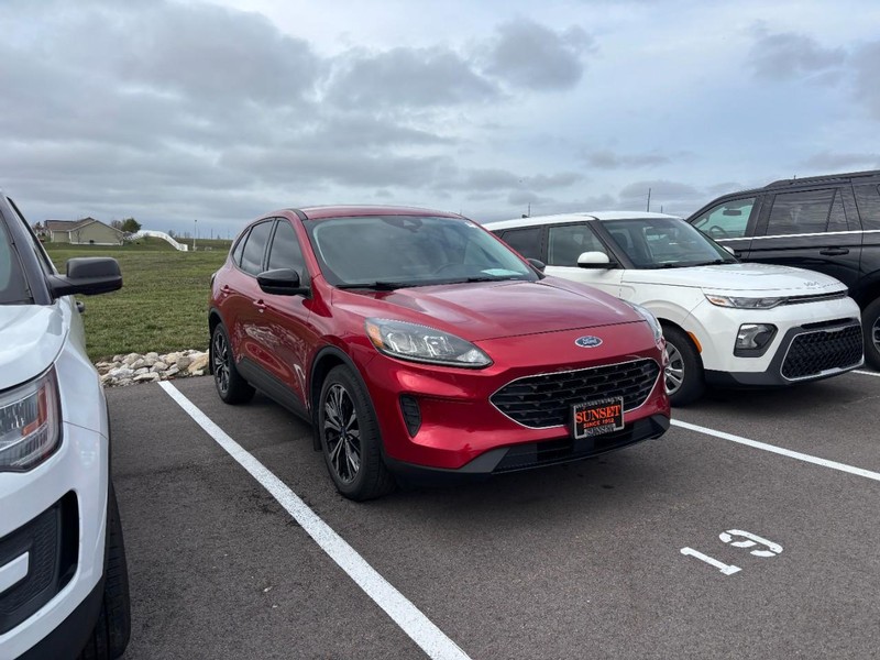 Ford Escape Vehicle Full-screen Gallery Image 03