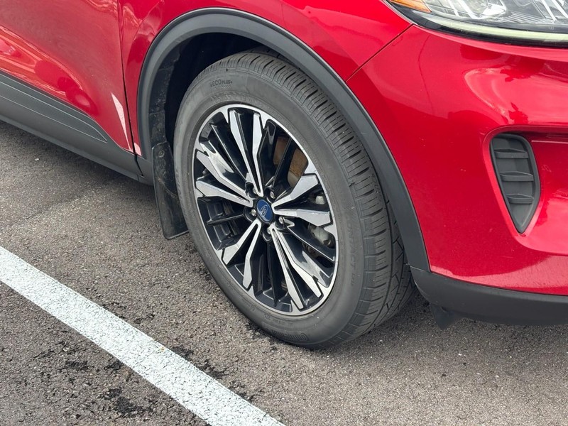 Ford Escape Vehicle Full-screen Gallery Image 04