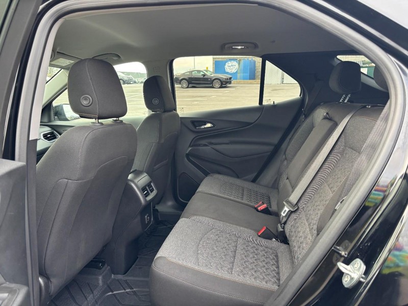 Chevrolet Equinox Vehicle Full-screen Gallery Image 10