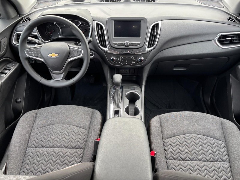 Chevrolet Equinox Vehicle Full-screen Gallery Image 11