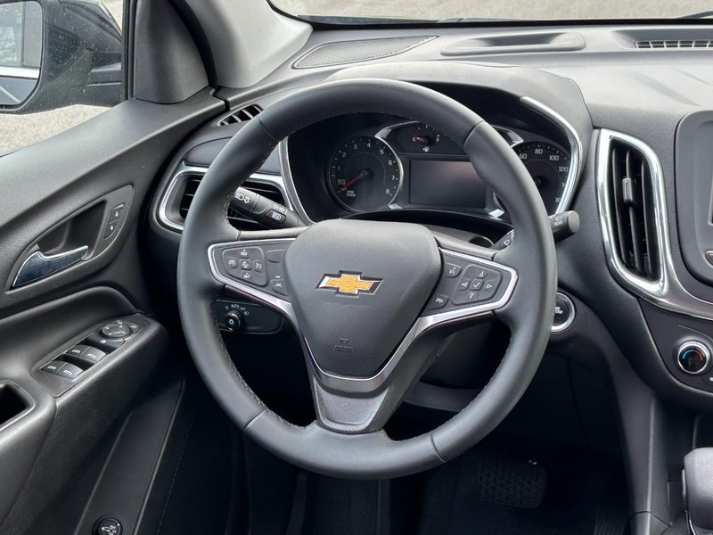 Chevrolet Equinox Vehicle Full-screen Gallery Image 12